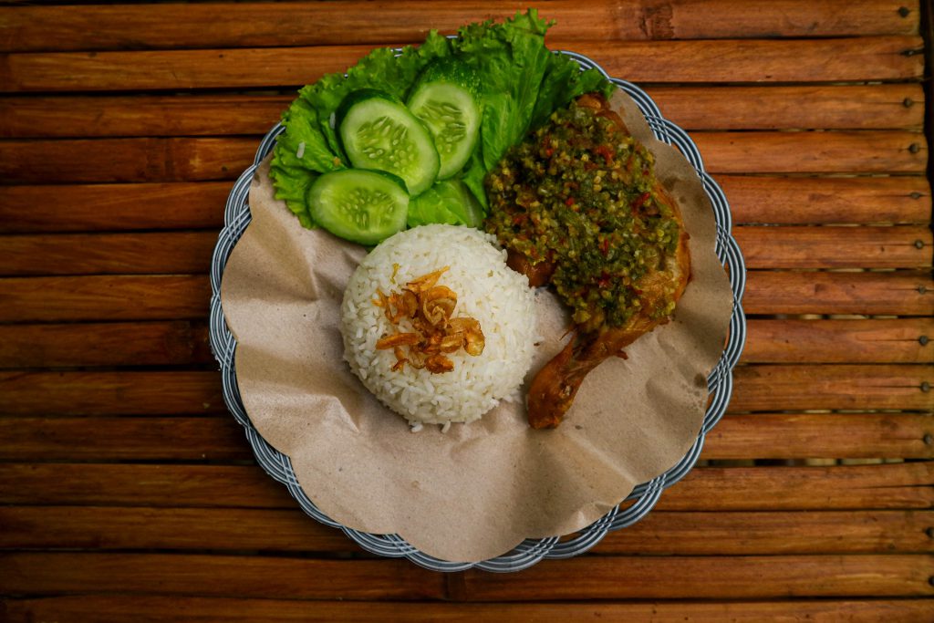 Ayam Penyet Cabe Ijo Saung Kampung Sawah Parung Bogor